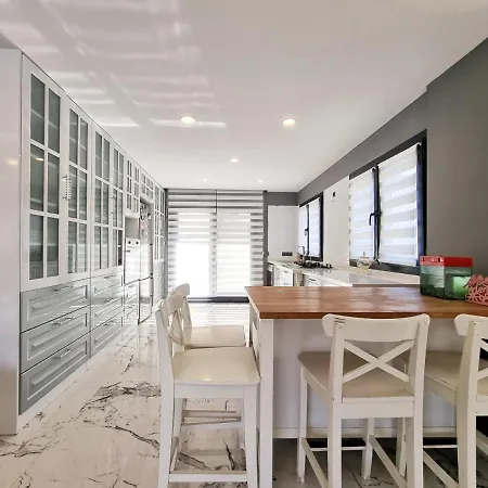 Ay, Fethiye Ciftlikte, 6 Yatak Odali, 14 Kisilik , Mustakil Havuzlu Luks Villa *