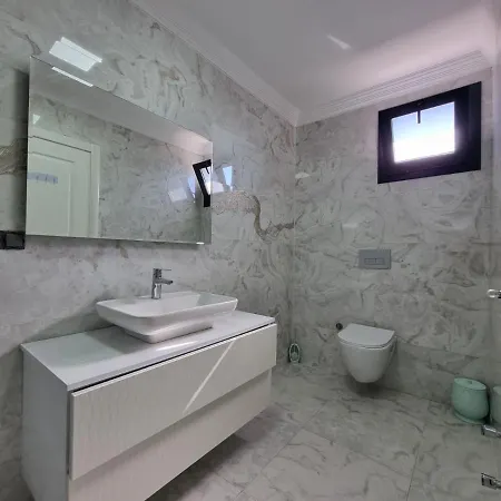 Ay, Fethiye Ciftlikte, 6 Yatak Odali, 14 Kisilik , Mustakil Havuzlu Luks Villa