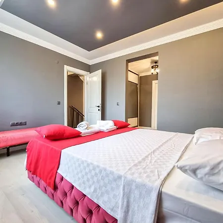 Ay, Fethiye Ciftlikte, 6 Yatak Odali, 14 Kisilik , Mustakil Havuzlu Luks Villa *