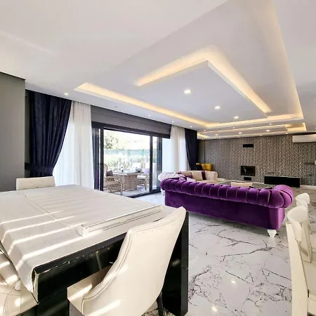 Ay, Fethiye Ciftlikte, 6 Yatak Odali, 14 Kisilik , Mustakil Havuzlu Luks Vilă *